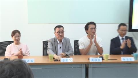 快新聞／李四川竟稱「307公車上國道」！黃國昌還頻點頭　綠委神創作酸爆