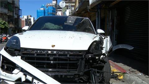 保時捷失控撞７車！　肇事駕駛：閃狗來不及煞車