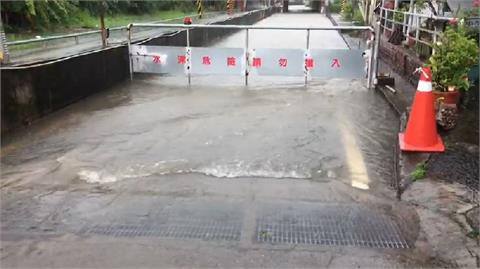 保安火車站台鐵涵洞水淹300公分　緊急出動2台抽水機清淤