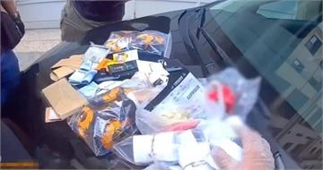 披薩外送竟是毒品專車！藥頭鑽死巷交易　警圍捕搜出大量毒咖啡
