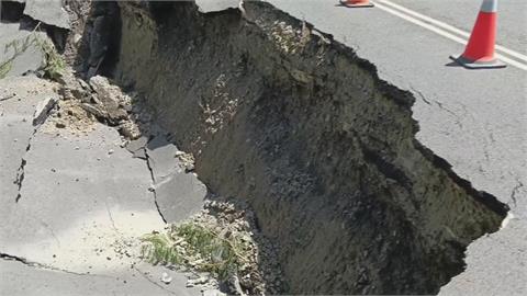 墾丁森林遊樂區道路驚見「巨大天坑」　深度達2公尺