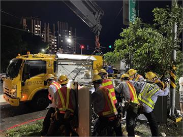 快新聞／台電跨區搶修、高雄民眾暖送飲料　卓榮泰：感謝體諒與鼓勵