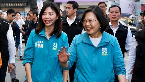 台中正妹練肌力繃不住猛笑「一看竟是洪慈庸」！為尪請辭3年「超狂近況」曝光