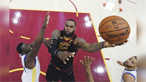 NBA(影)／詹皇自評生涯最佳賽季！「一數據」難再複製　詹姆斯：幾乎隨心所欲