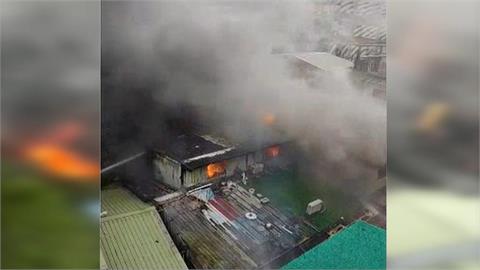 木柵鐵皮宅起火！２大２小一度受困屋頂　「臨演屋主」疑涉縱火遭逮