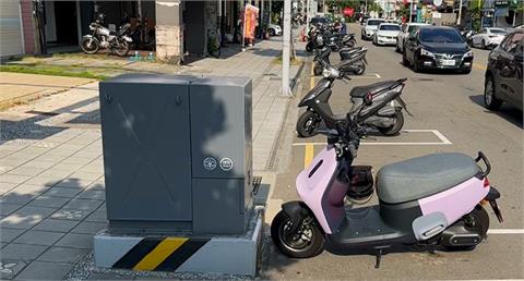 竹北一條馬路兩世界！　「孤單機車格」間隔3米　對面停超滿