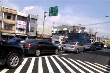 大白天刨除路面封車道 水底寮往墾丁塞爆