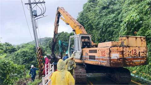 連日豪雨! 柴山大路塌陷封閉 商家無法營業損失慘重