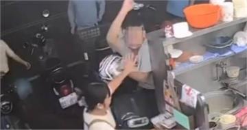 停車糾紛竟變武士刀鬧劇!屏東男持木刀砸店 還當街痛毆女員工