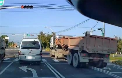 跨越雙黃線.闖紅燈　宜蘭砂石車.大貨車違規事件頻傳