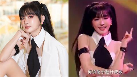 謝金燕登中共晚會「沒拿麥克風」遭爆假唱！本人發文認對嘴：哪個笨蛋上舞台不帶麥