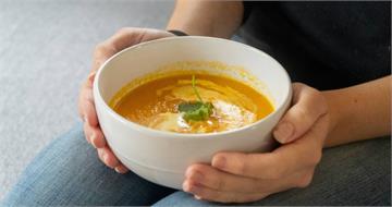 天冷喝熱水最保暖？　營養師：「熱湯」才能啟動體內加熱器