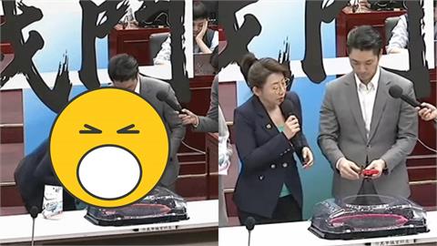 蔣萬安「尬玩戰鬥陀螺」一碰就掉！不分「Shoot、Shot」網酸：有喝？