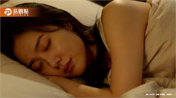 假日補眠睡再多也救不了!醫揭「黃金睡眠時數」:大腦不接受分期付款