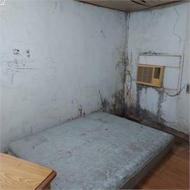 門壞沒錢修醉漢闖入嚇壞老小　南投家扶助更換