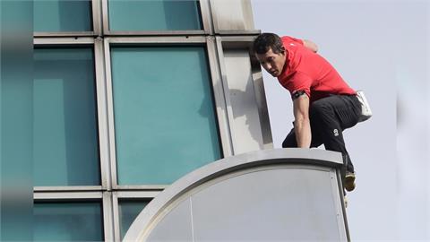 朝聖霍諾德壯舉她「蹲101窗台拍照」遭公審 道歉曝始末「1原因網送暖」