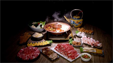 天氣轉冷吃鍋！　酸菜白肉鍋+麻辣鍋變身「紅白鴛鴦」