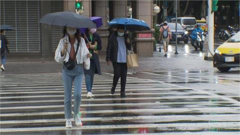 記得帶傘！明東北季風增強　東半部有短暫陣雨、西半部午後雨彈襲
