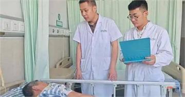 2歲婦坐石頭10秒燙出三度燒傷　醫警示「這類物體夏天變隱形殺手」