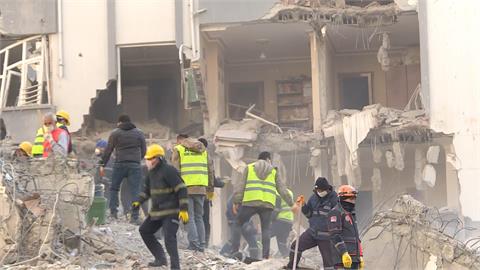 民視記者挺進土耳其重災區！獨家直擊救難隊開挖救人