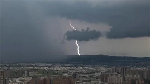 2個時空？南投山區驚見「火熱太陽」　市區竟「雷雨交加」畫面曝