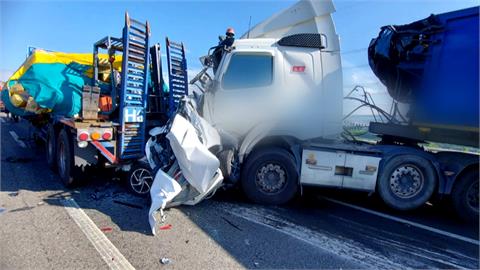 國三重大車禍轎車遭兩車夾擊變鐵餅　駕駛搶救不治　家屬痛心