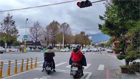 好多機車族都違規!停等紅燈若做「這3大NG舉動」最慘恐被罰13200元