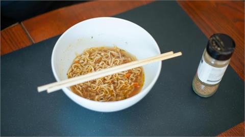 颱風天吃膩泡麵了？內行點名加「這1味」一吃就上癮…全網跟風：買到停不下來