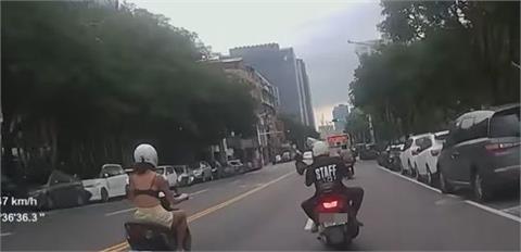 南港街頭驚見「露背辣騎士」阿伯一路跟車狂比手勢　真相曝光大反轉
