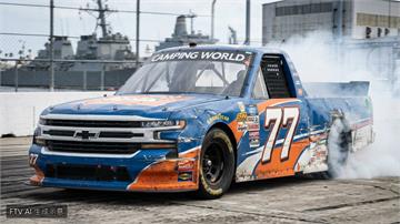 NASCAR傳奇Jimmie Johnson驚嘆卡車賽太狂野：大家都在互撞