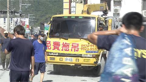 「拖吊超人」3天助逾10輛車　汽車集團也出動拖吊車協助