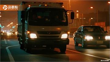 新北五股車禍！19歲騎士遭左轉貨車撞飛　送醫不治