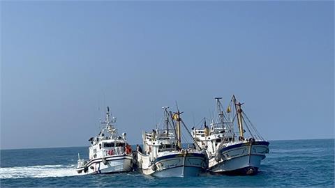 雲林外海漁船船艙進水　2艘海巡艇馳援抽水解危