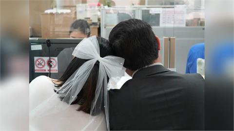 快新聞／雙十國慶震撼彈！綠營北市超級戰將宣布成家　1參選人甜喊：百年好合