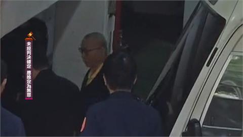 夫妻同林鳥？柯光頭造型應訊　陳佩琪也剪「俐落短髮」