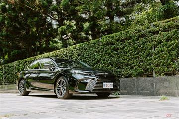 佛心價格能突圍？油電或許才是首選！第九代 Toyota Camry 汽油旗艦型試駕！