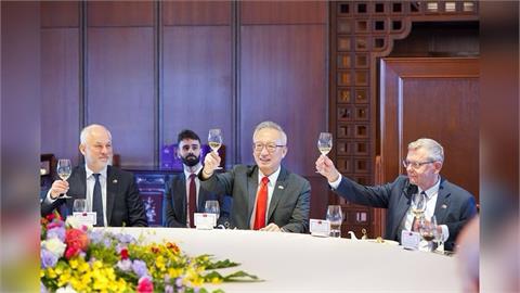 快新聞/中國外交封鎖又吃鱉!東歐1新興強國「議會組團訪台」畫面流出了