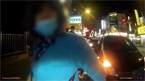 沒有違禁品啦！婦人主動翻口袋　掉出毒品「原地嚇到」