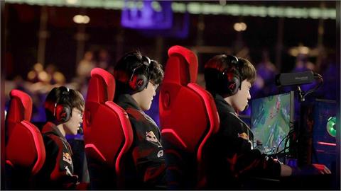 中國制裁南韓企業!LOL世界賽自家主播「無法唸1隊名」笑翻網友