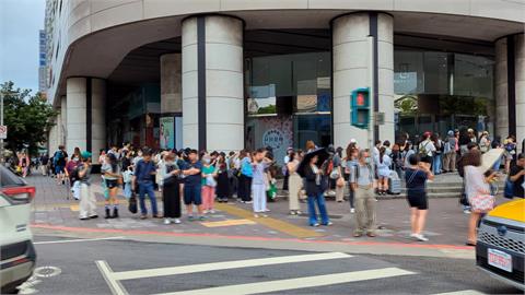 GD連三天台北開唱！周邊商品開賣　粉絲夜排小巨蛋會場「繞兩圈」