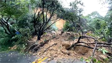 大雨致邊坡滑落 北市陽金公路雙向封閉搶修