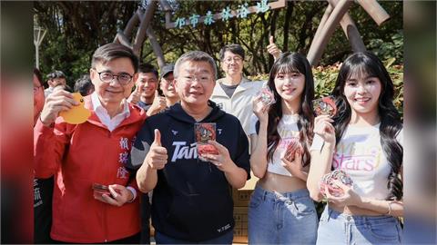 快新聞／賴瑞隆接棒氣勢旺！合體蔡其昌左營發限量紅包　人潮爆滿力挺「賴市長」