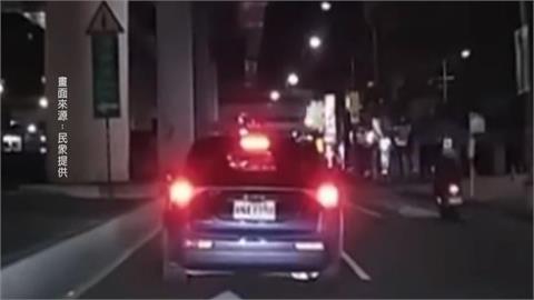 太扯！執勤沒開警示燈？　員警路中驟停害後車險撞