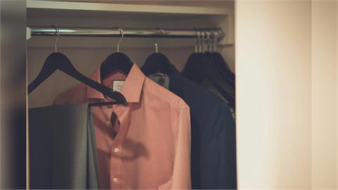 女生宿舍衣櫃發霉「除濕袋」可救急?「過來人實測結果」:這招更有效!