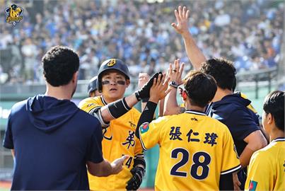 中職／許基宏砲火猛烈　跨場連4打席開轟平曾陶鎔紀錄