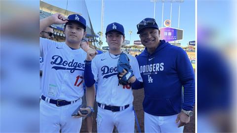 MLB／真的太像！假大谷、假山本合影教頭羅伯斯！網友傻眼：完全分不出來