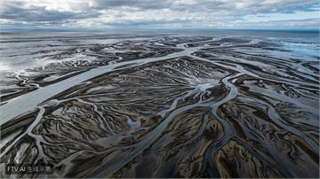海豚颱風席捲浙江　錢塘江泥灘驚現羽毛狀「大地沙畫」