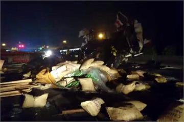 大貨車撞拖板車兩人傷 國道一度封閉
