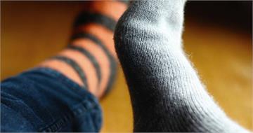 阿嬤說穿襪睡覺會早死？　醫：冬天恐變「慢性自殺」這2種人真的別穿