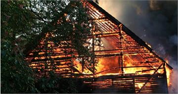 90萬存款遭火燒！女子帶碳化殘鈔銀行求助　隔5小時結果出爐她哭了